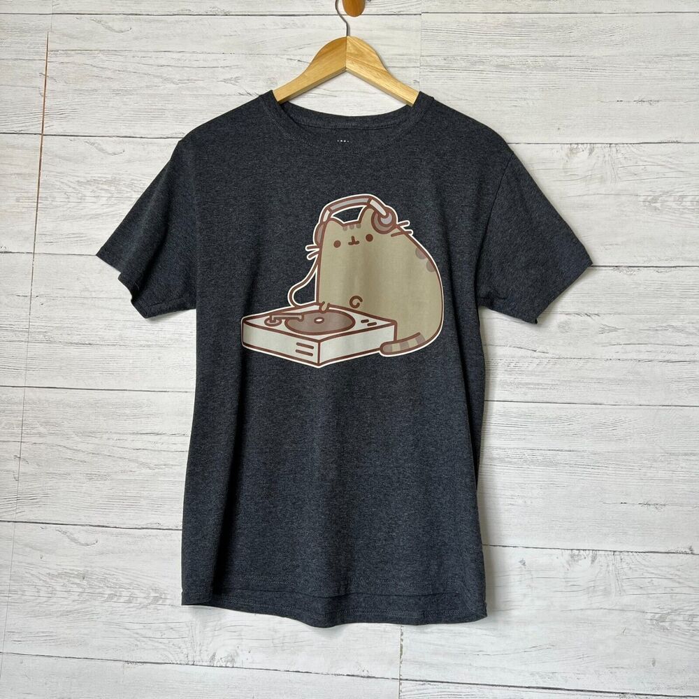 Pusheen T Shirt Womens Size Small Gray DJ Cat Cotton Blend Kawaii Everyday